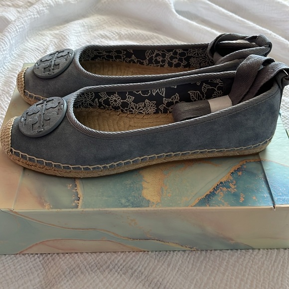 Tory Burch Suede Sandals Size 9 New in Box. - Picture 5 of 6